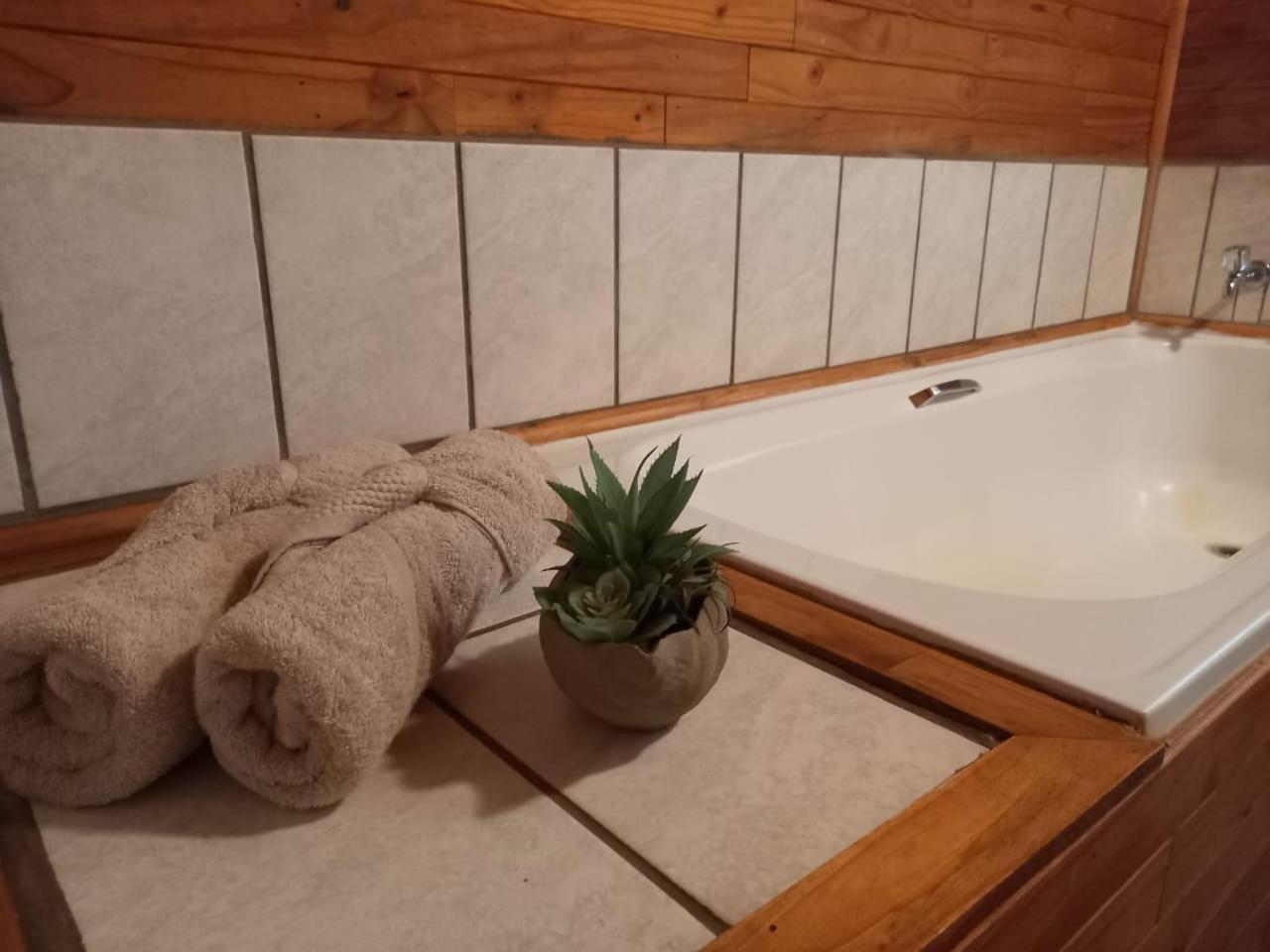 Koinonia Bush Lodge Hartbeespoort Esterno foto